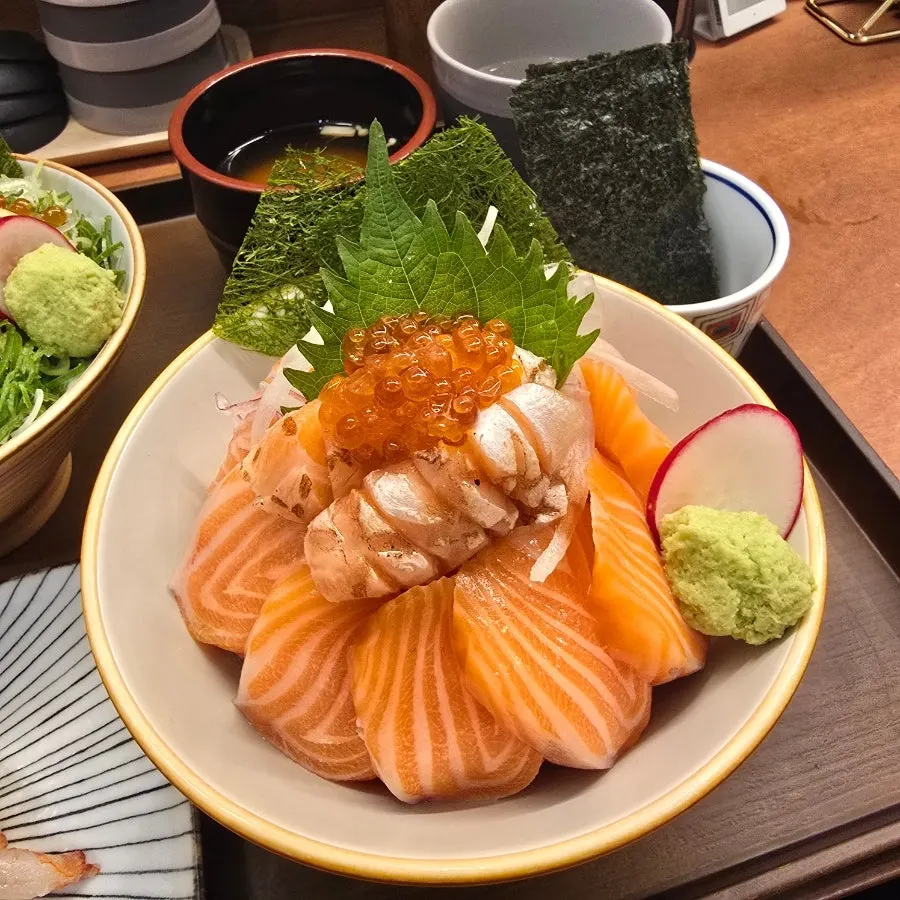 Salmon sake-don topped with aged salmon and salmon roe