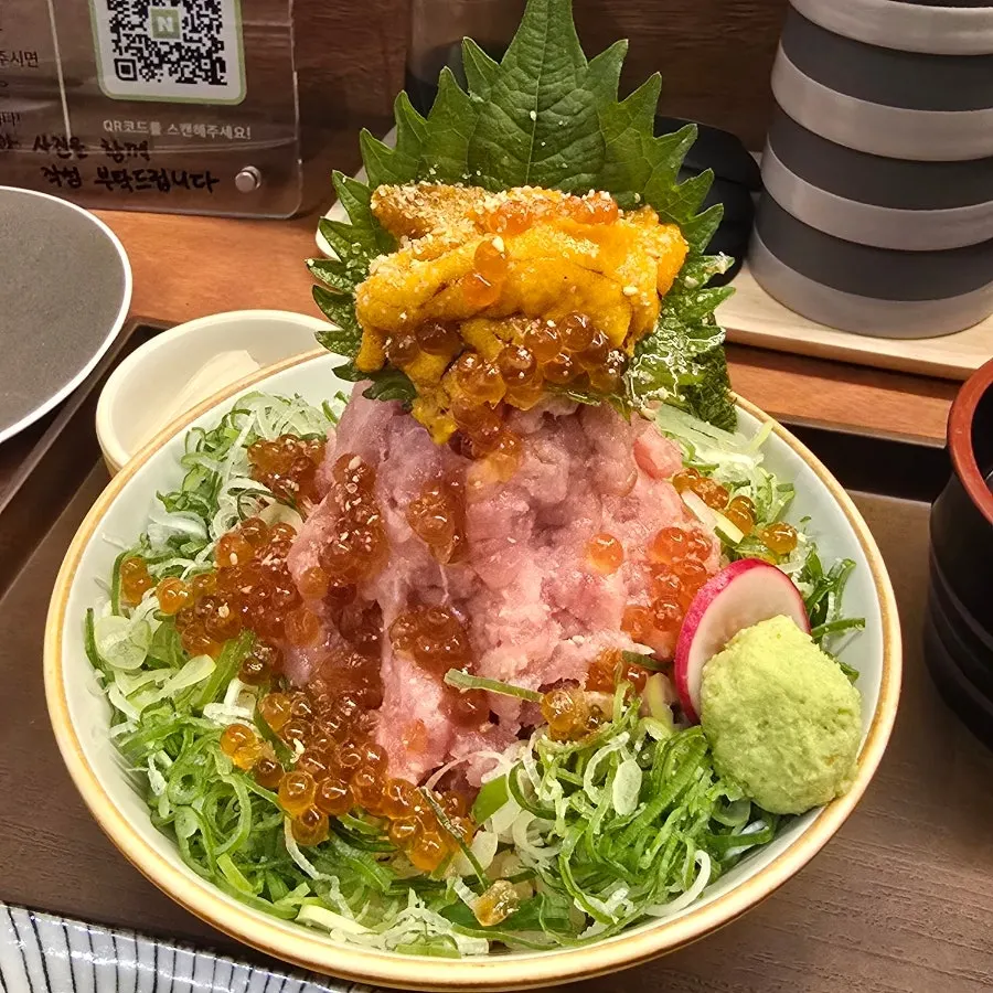 Sake-don bowl with the salmon mostly eaten