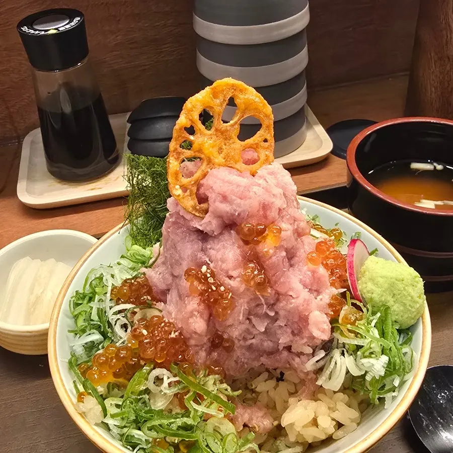 A bite of negitoro wrapped in seaweed and gamtae
