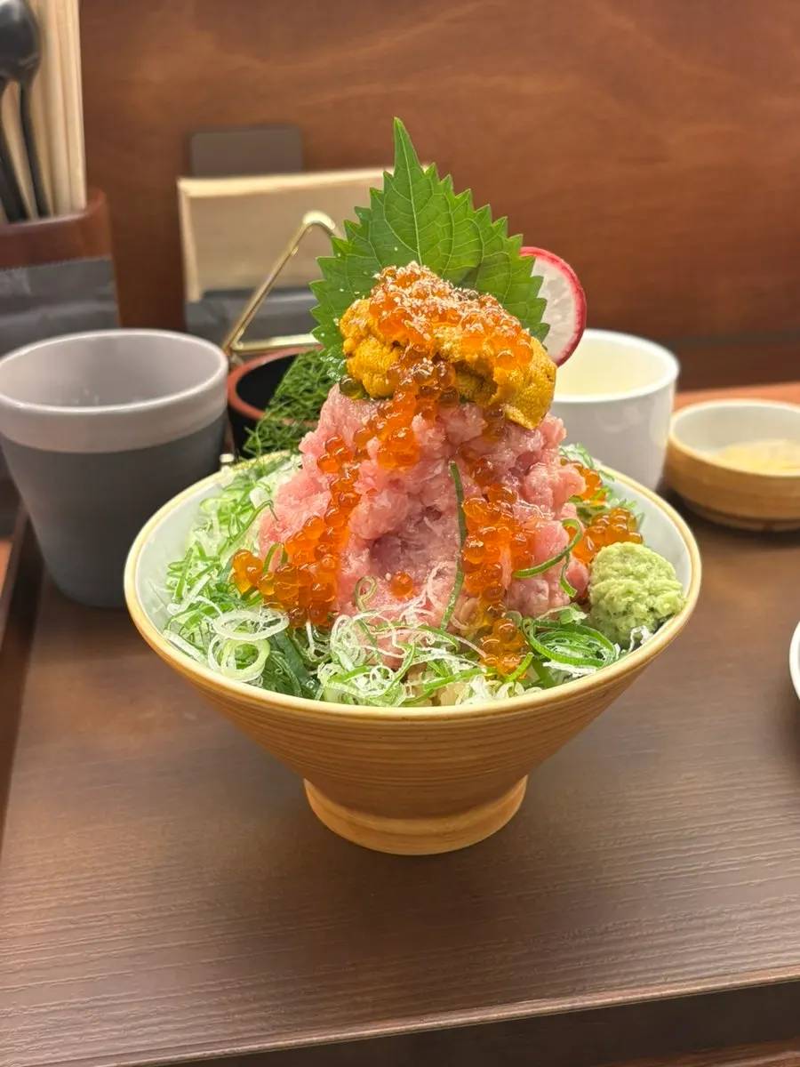 Special ilpum-dong topped with tuna and salmon roe