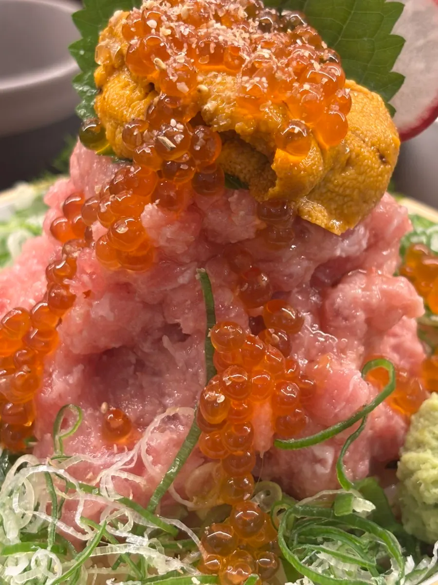 A bite combining tuna and sea urchin