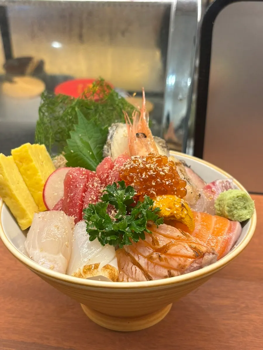 Premium kaisendon packed with a variety of seafood