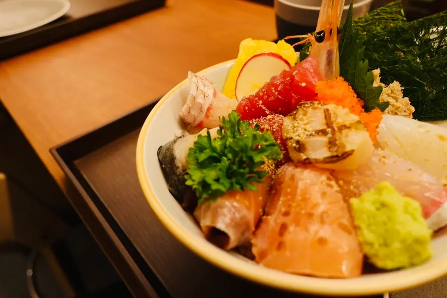 Thick slices of sashimi piled onto the ₩26,000 kaisendon