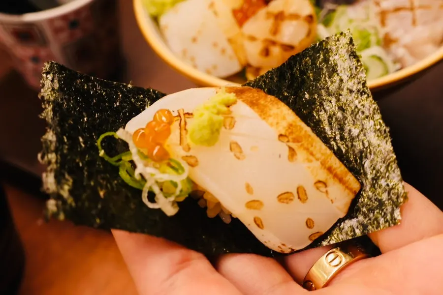 ₩30,000 aburidon with seared seafood on top