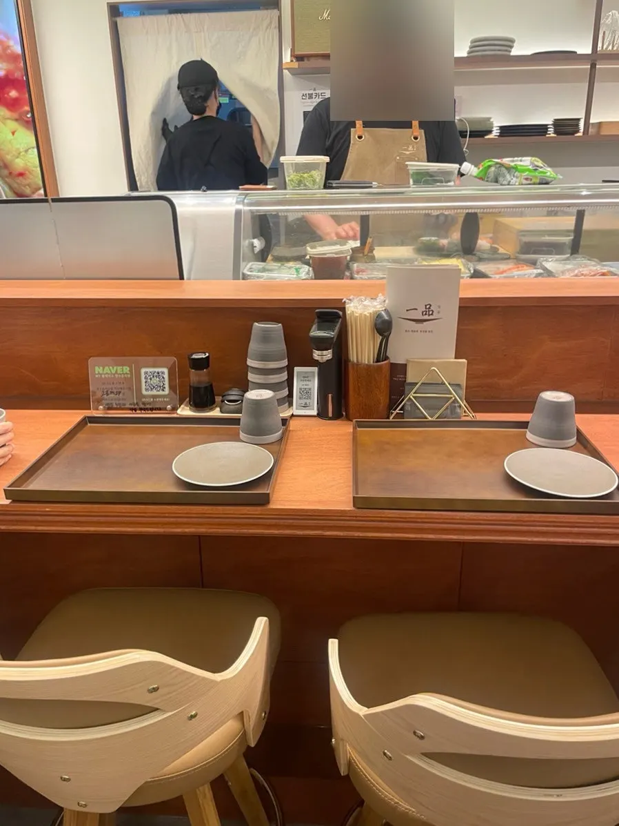 주방이 보이는 일품 강남점 다찌석