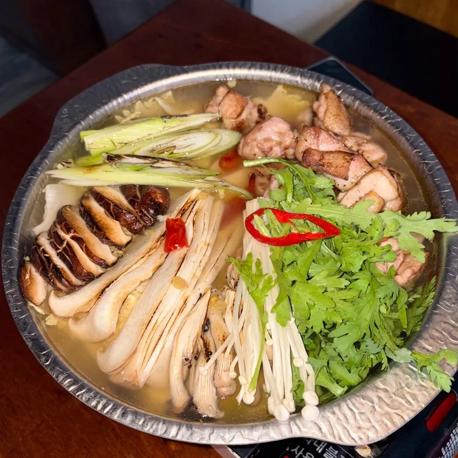 미즈타키 칼칼한 국물과 닭갈비 부위