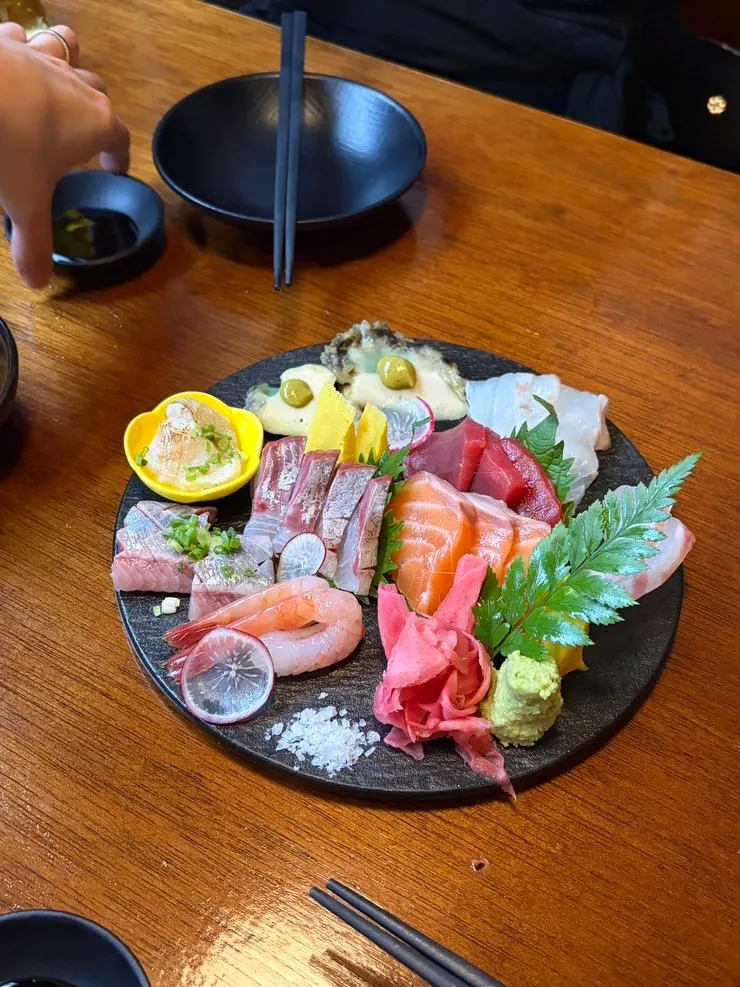 Goko sashimi and 7-piece yakitori set