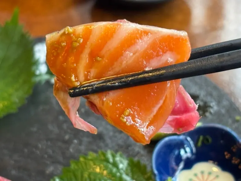 Plate of sashimi with tuna and flounder