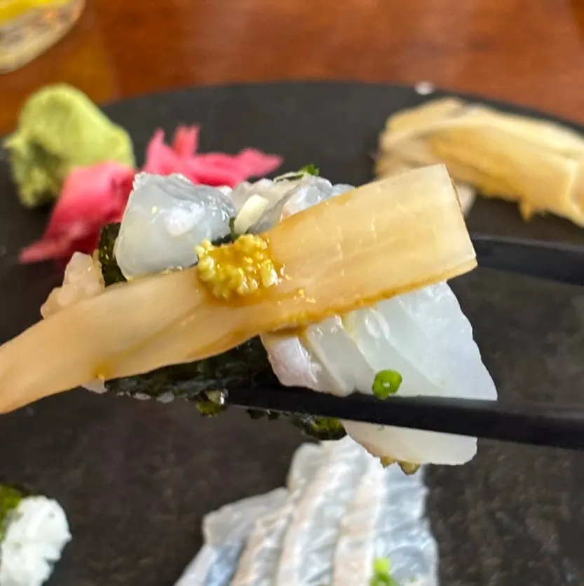 A single bite combining the flounder sio samhap elements