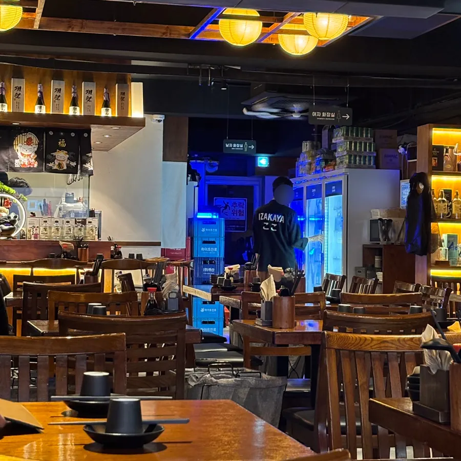 The clean, tidy interior of Izakaya Goko