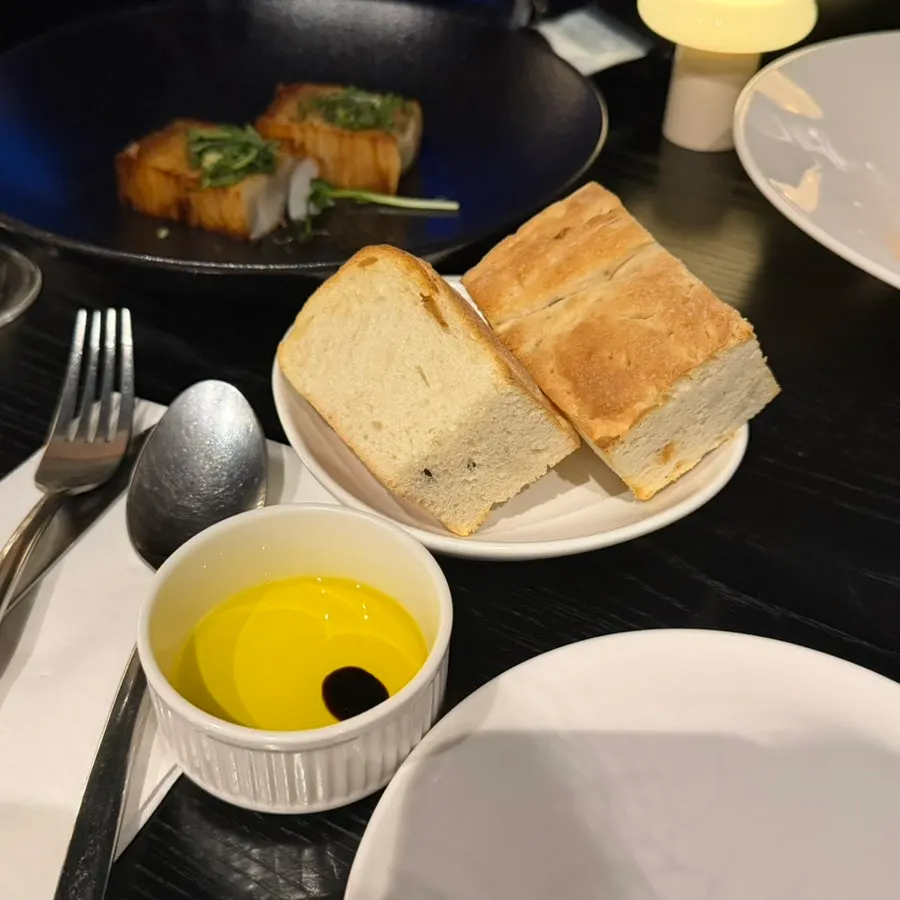 훈연 한치와 참외 카르파초 샐러드