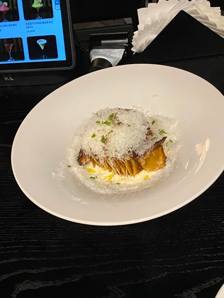 화이트트러플을 올린 밀푀유 라자냐