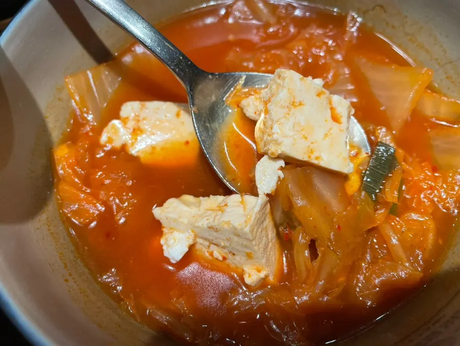 육회비빔밥과 김치찌개 세트 한 상