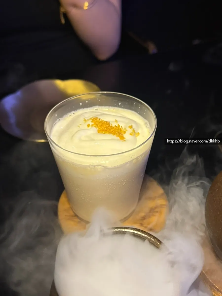Cocktails served with a table effect