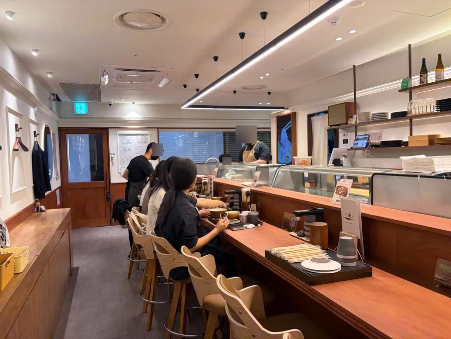 일품 강남점 내부 다찌석 전경