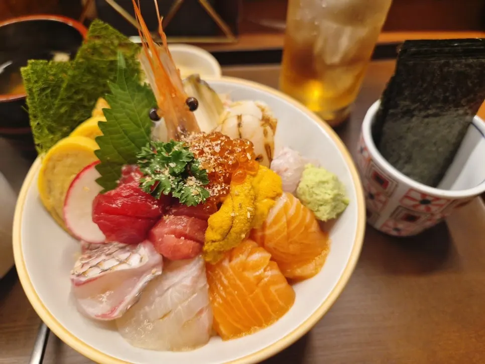 일품 강남점 카이센동 마무리 컷