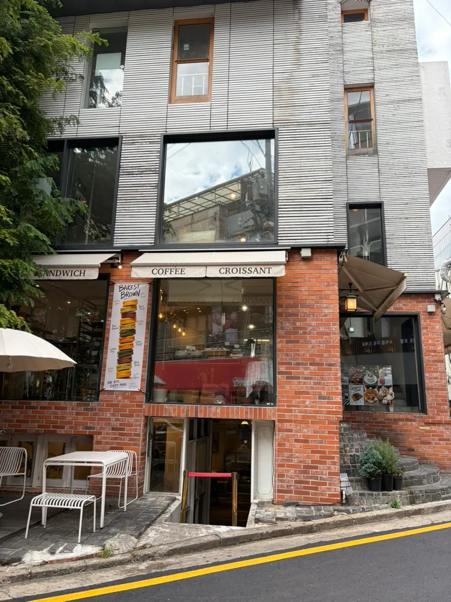 Bakerist Brown's exterior tucked in an alley