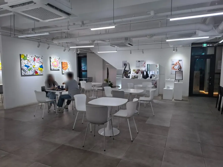 Spacious, bright seating arrangement on the 2nd floor