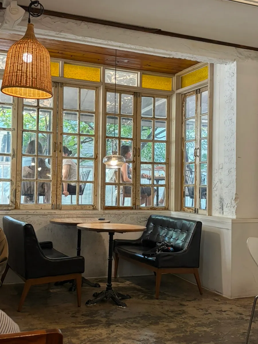 Café interior spaces divided by floor