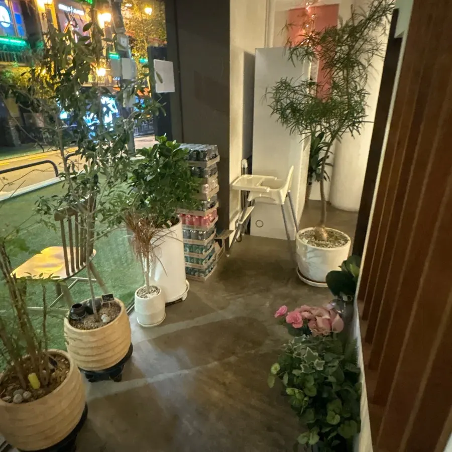 모아 강남 오픈 주방 쪽 내부