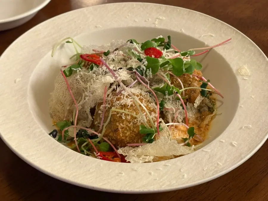 셋이 주문한 모아 강남 메뉴 상차림
