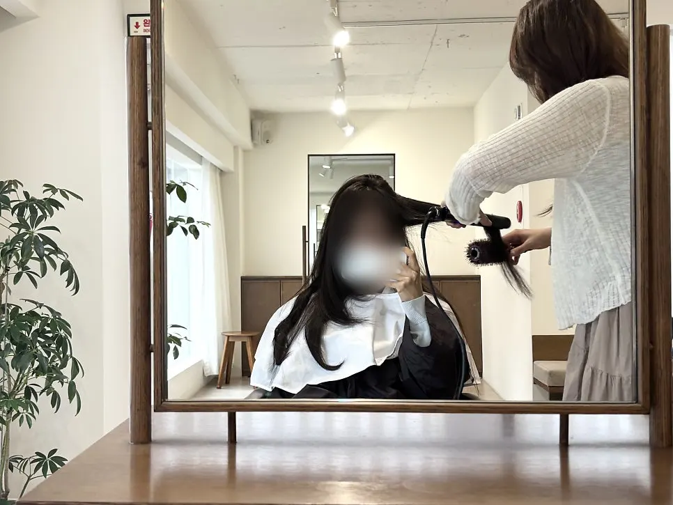 傷んだ髪に栄養を入れるクリニック施術