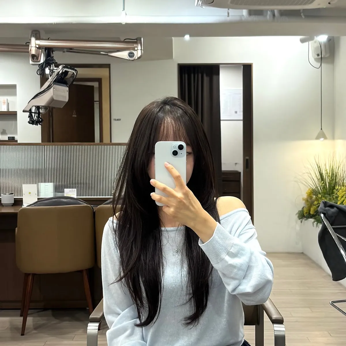 볼륨을 살린 롱기장 레이어드컷 스타일
