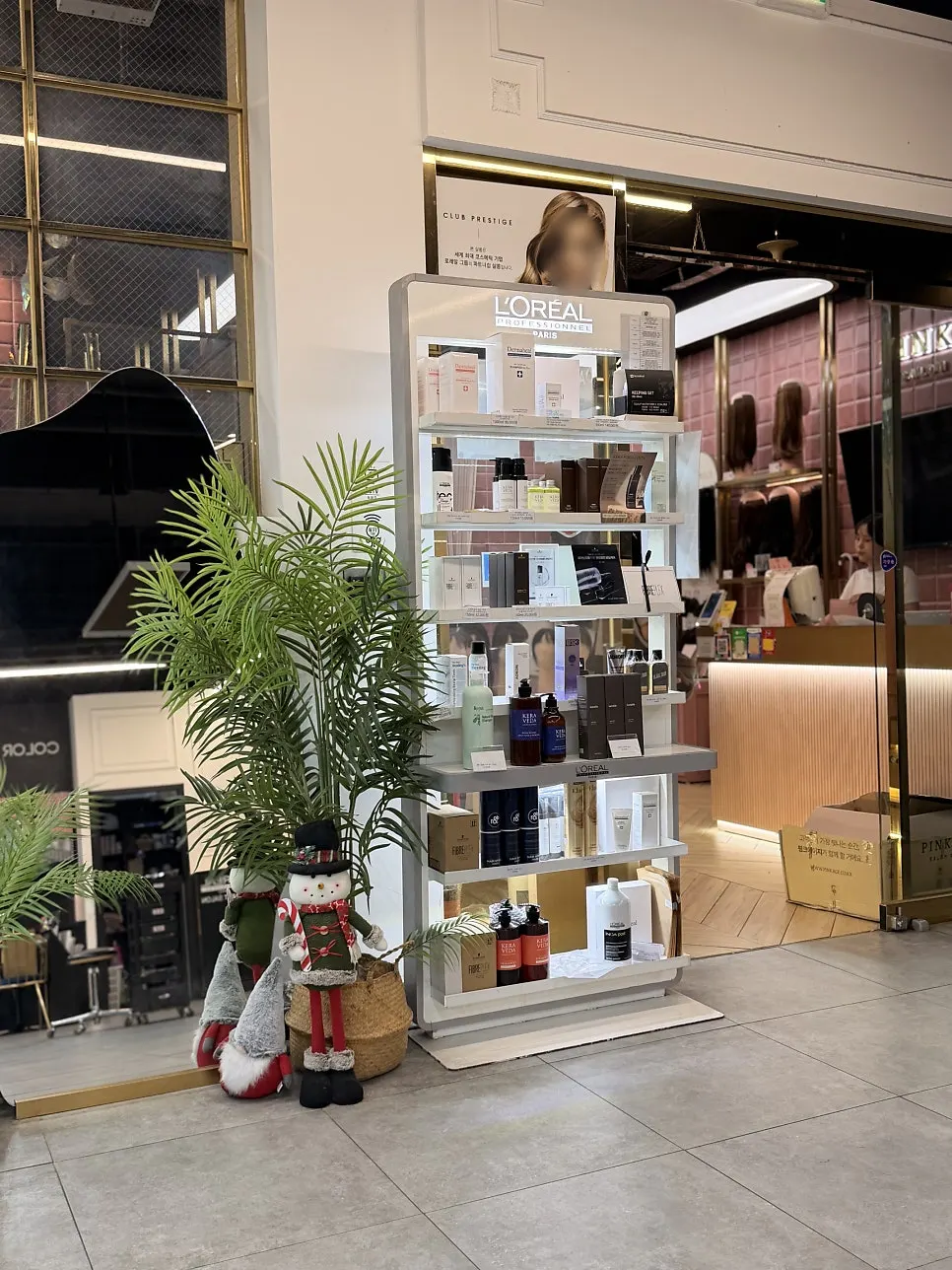 Vertical shot of the salon interior design