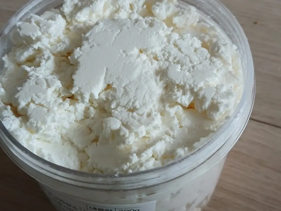 Fresh-tasting takeout Greek yogurt