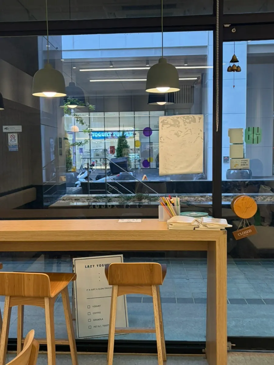 Inside Lazy Yogurt Gangnam