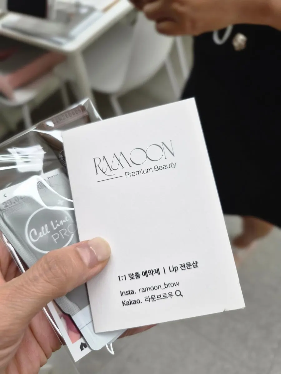 비대칭이 교정된 입술 정면 모습