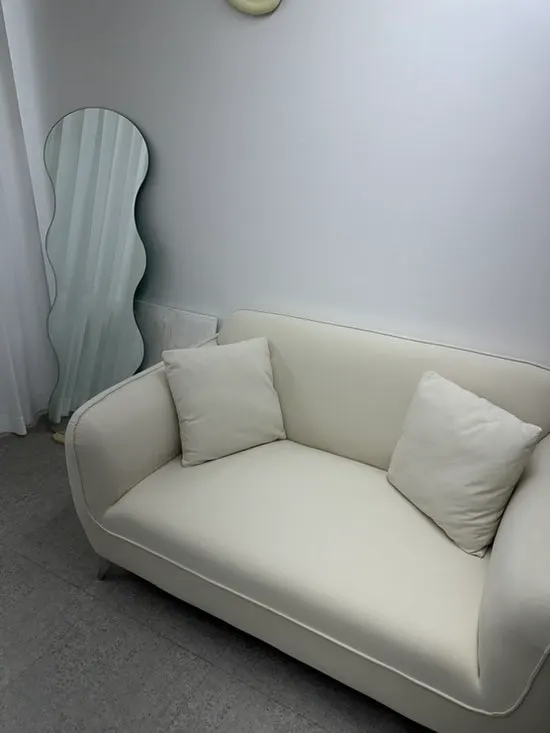 라문브로우 샵 내부 인테리어