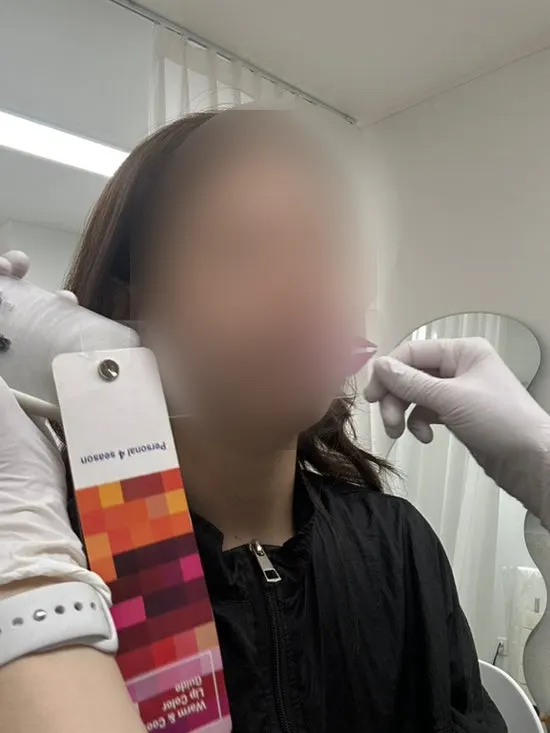 라문브로우 1대1 퍼스널 컬러 상담실 테이블
