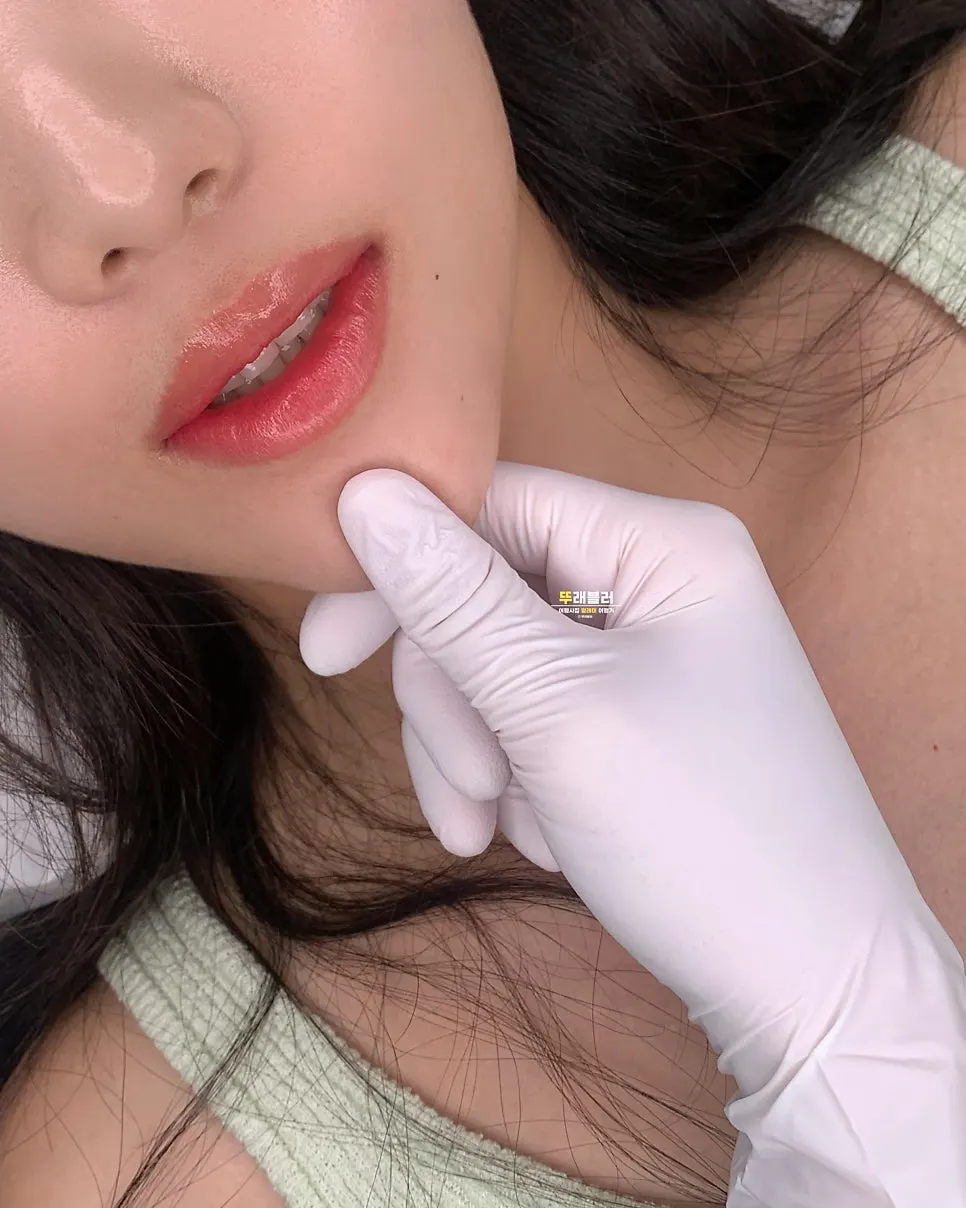 Front view of the finished lip tattoo