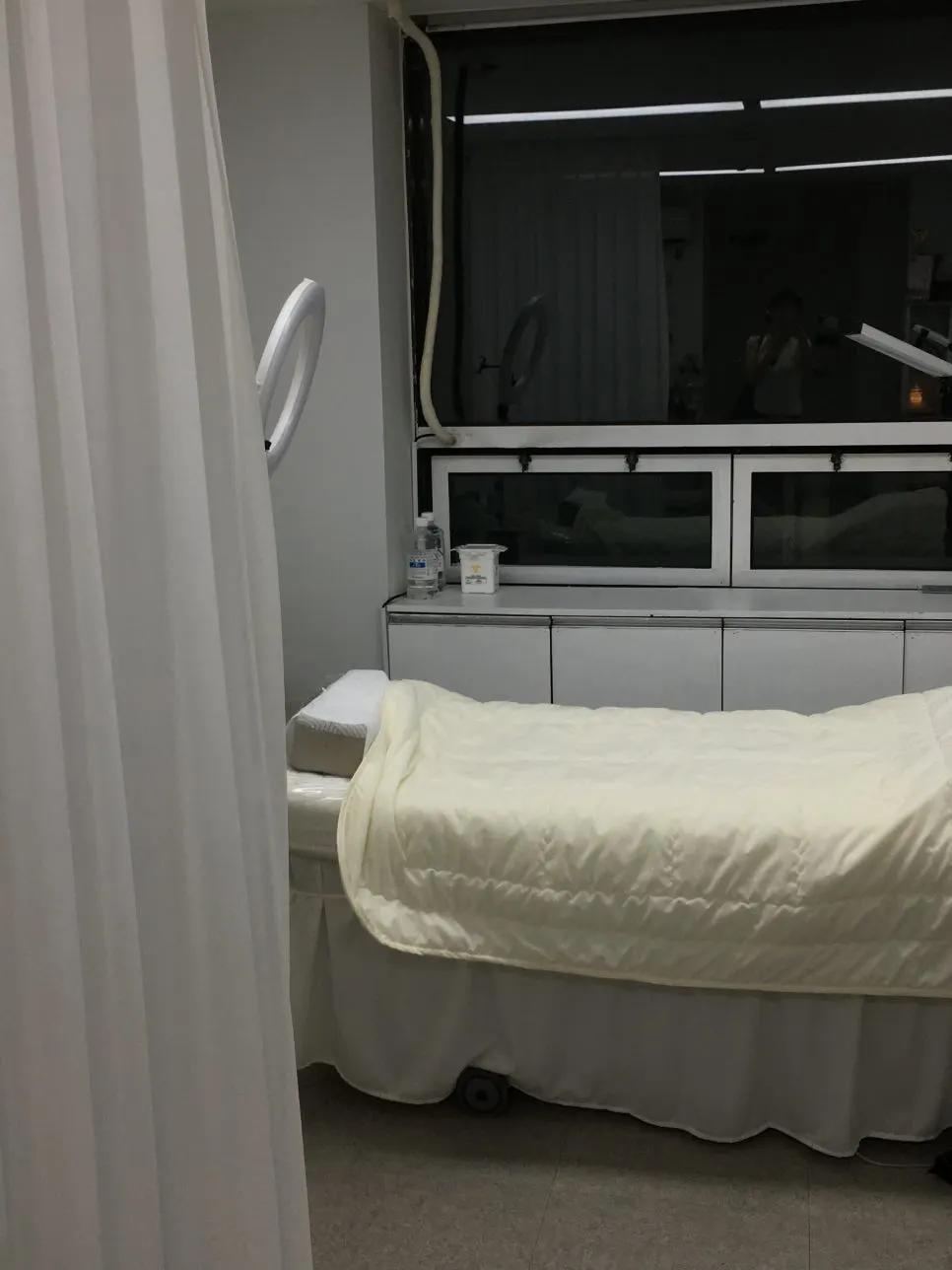 Lamoon Brow's treatment space separated by curtains