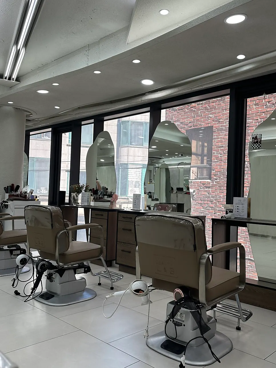 Interior of Park Jun Beauty Lab Gangnam Branch