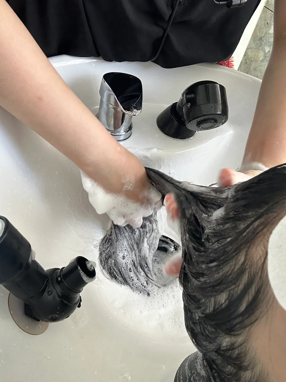 Hair silhouette consultation before the Re-Born perm