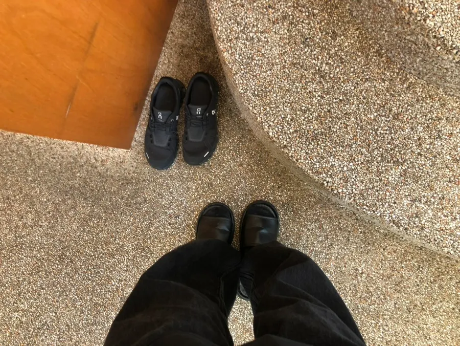 매장 앞에 준비된 실내화 사진