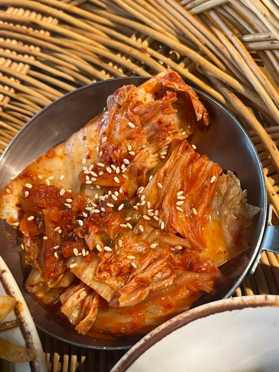 어리굴젓과 명란젓을 포함한 밑반찬