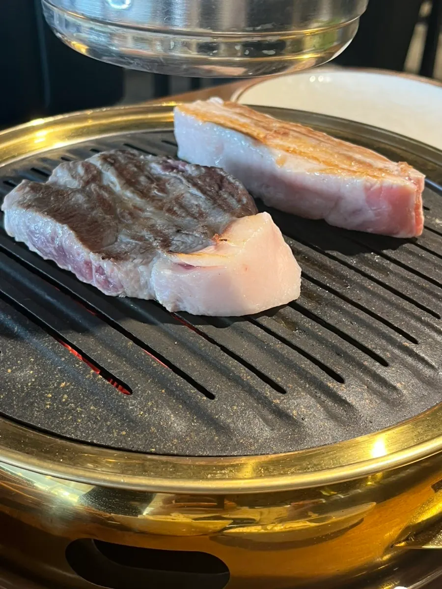 지글지글 익어가는 돼지고기