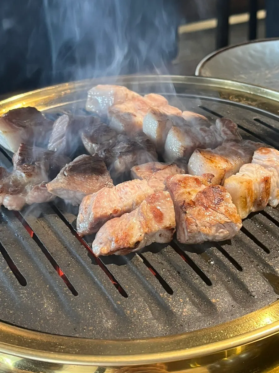 노릇하게 구워진 삼겹살