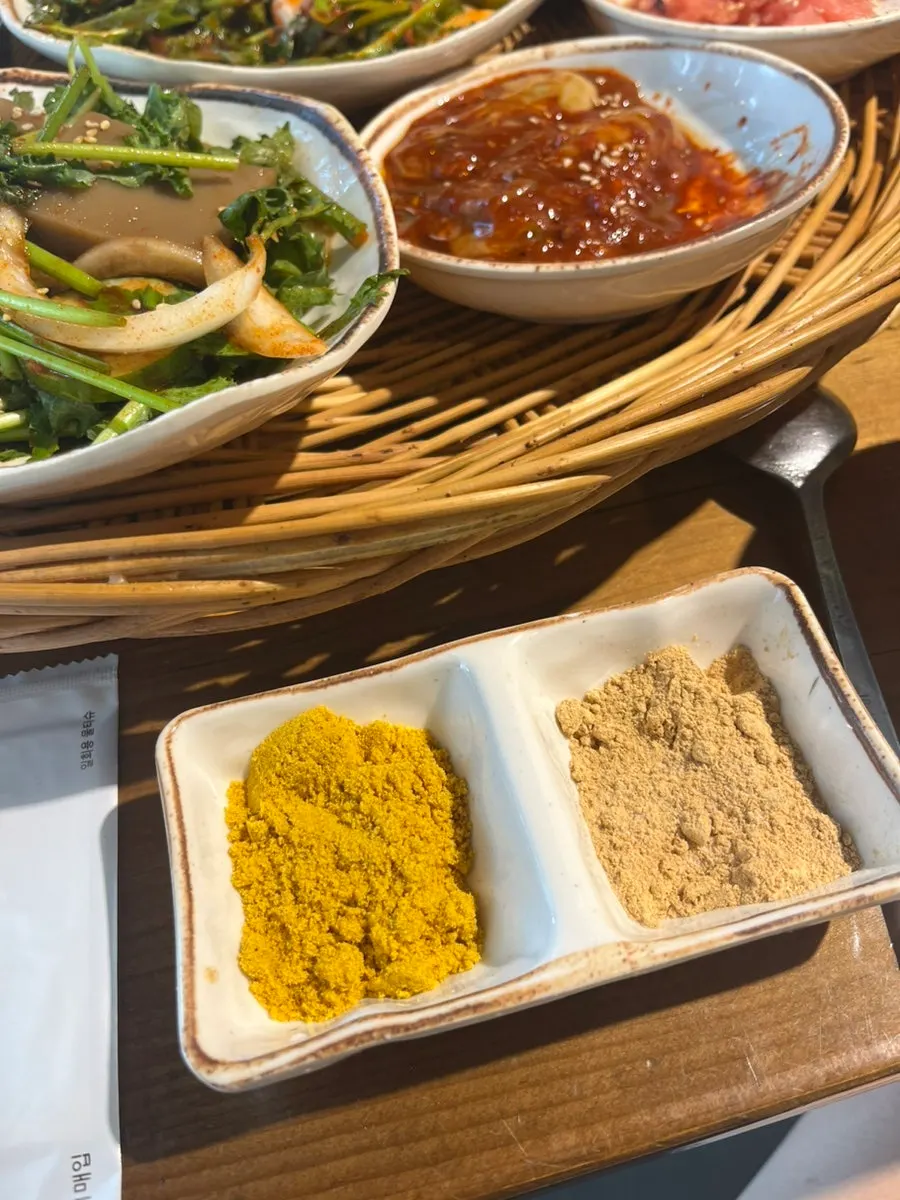 불판 위 돼지고기 구이