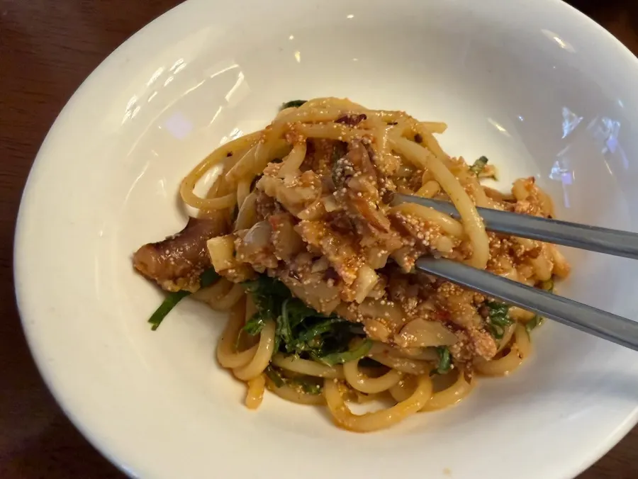 Perilla oil salted-seafood pasta topped with perilla leaves