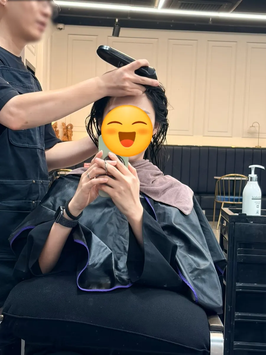 샴푸실에서 진행되는 아로마 두피케어