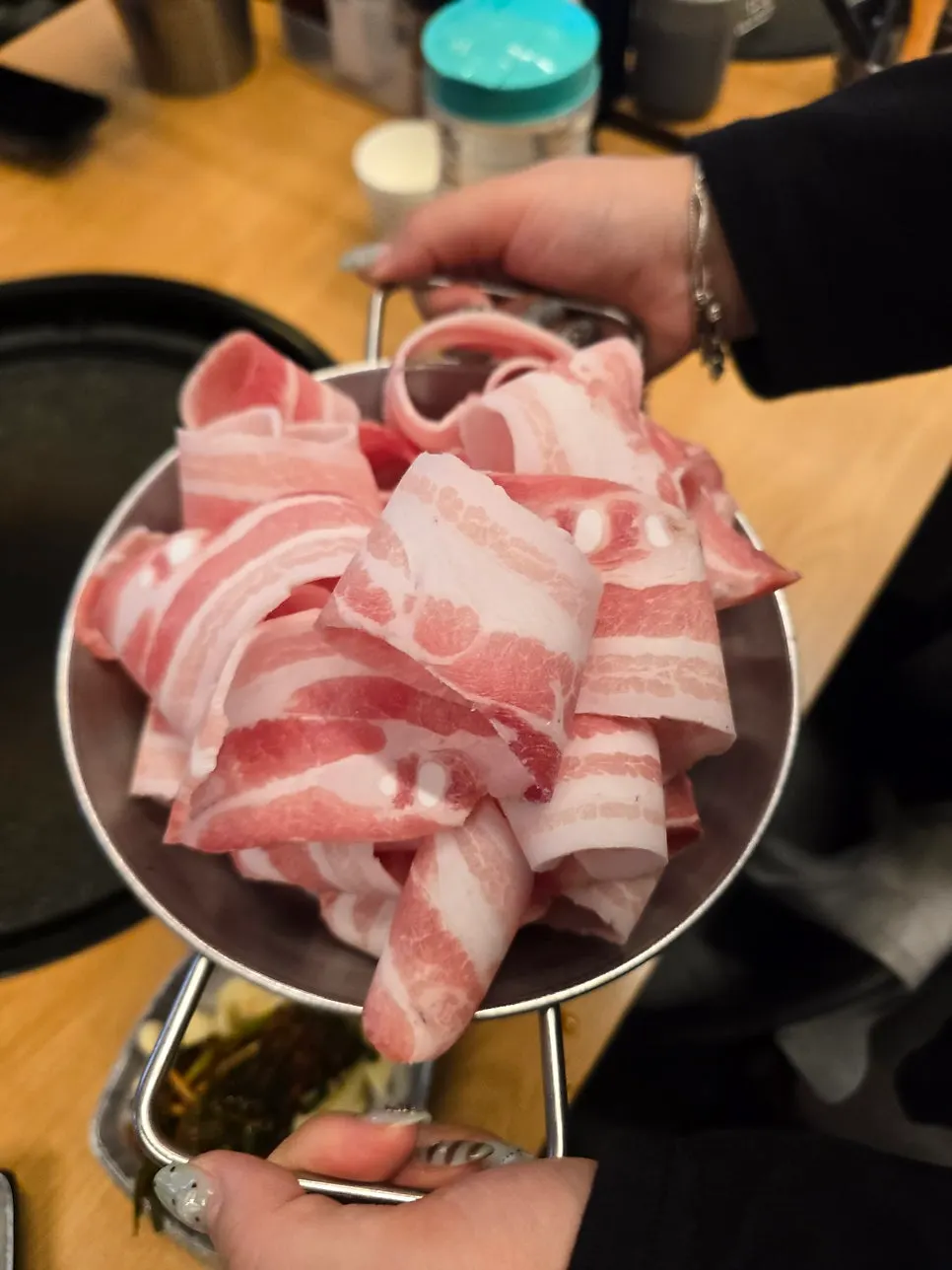 A 100g serving of daepae samgyeopsal set on the table