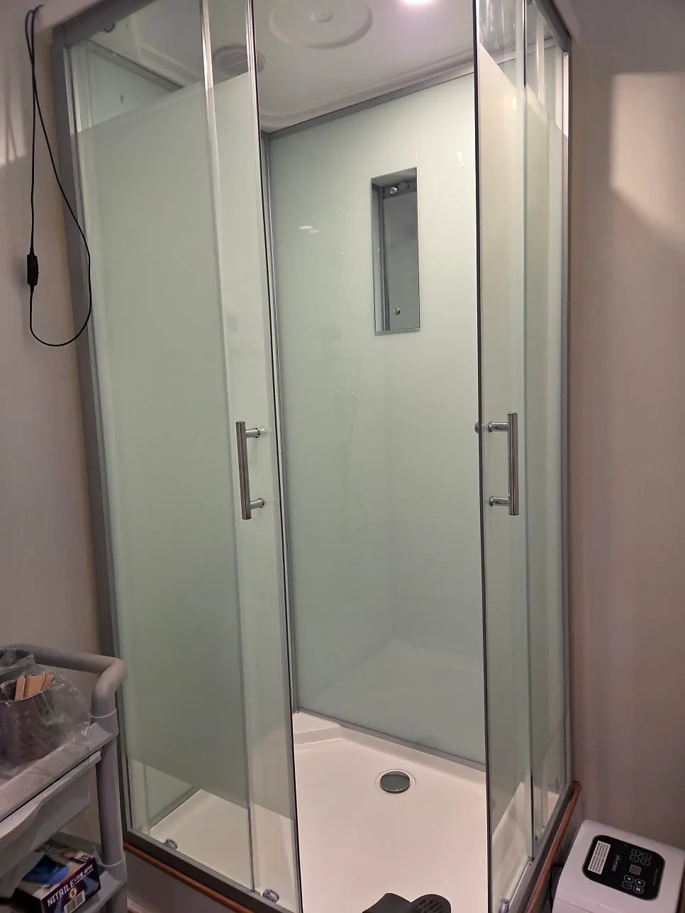 Private-room waxing treatment space