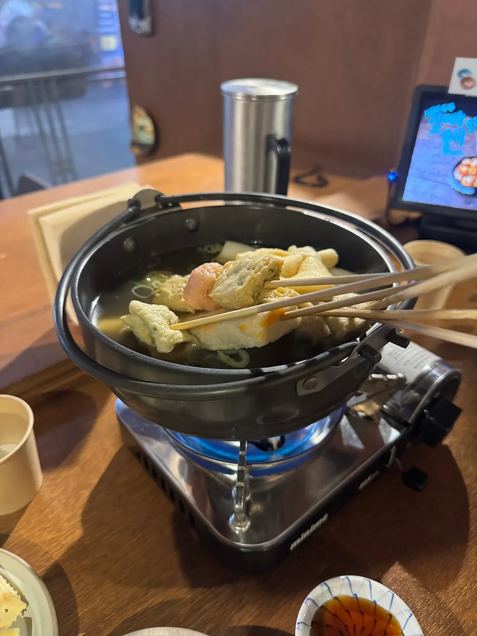 커플세트로 차려진 오뎅과 사이드 메뉴