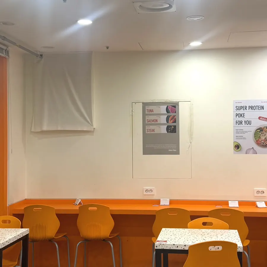 올라포케 강남점 4인 테이블 취식공간
