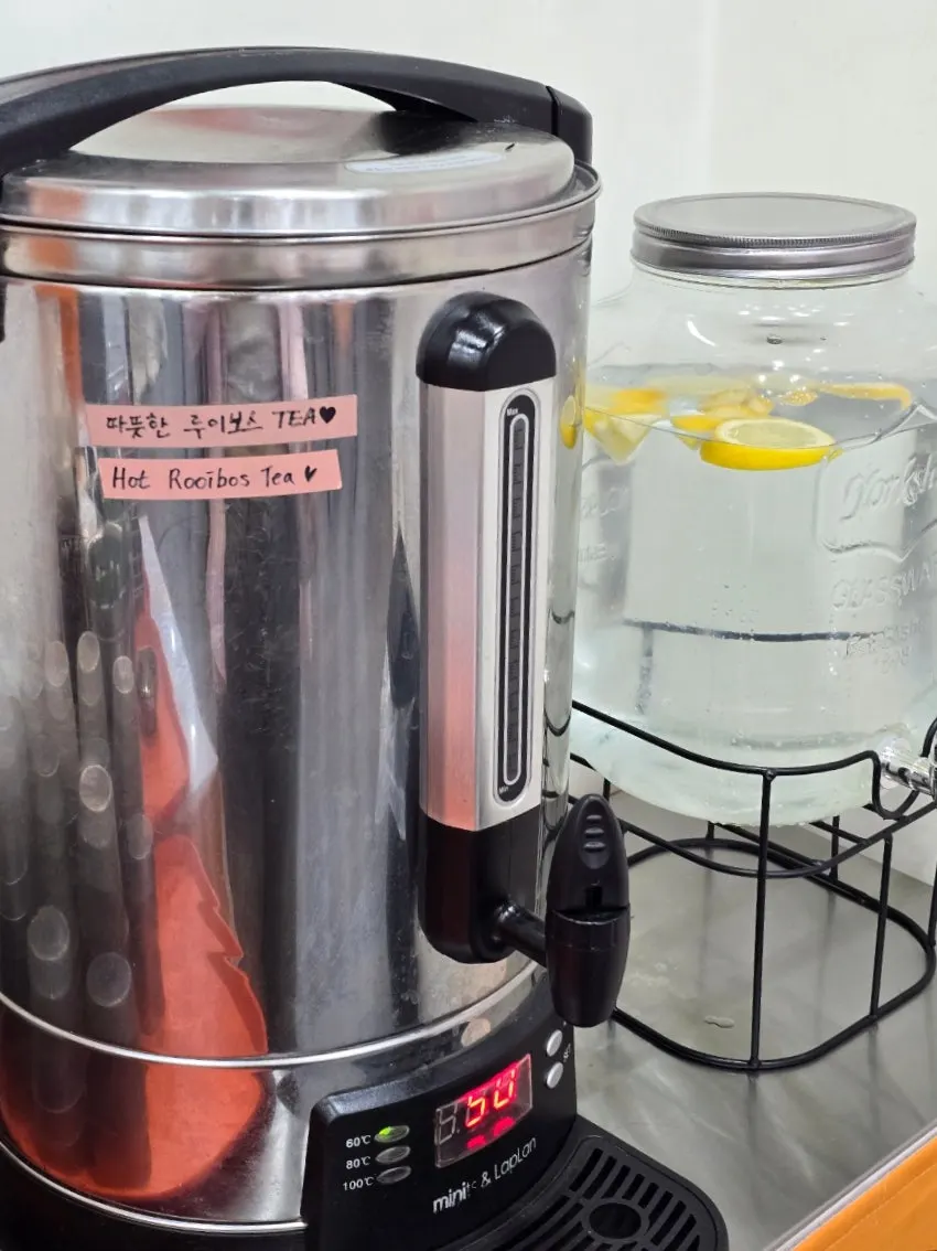 Drink corner with lemon water and rooibos tea