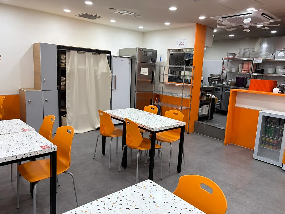 올라포케 강남점 매장 내부 또 다른 각도